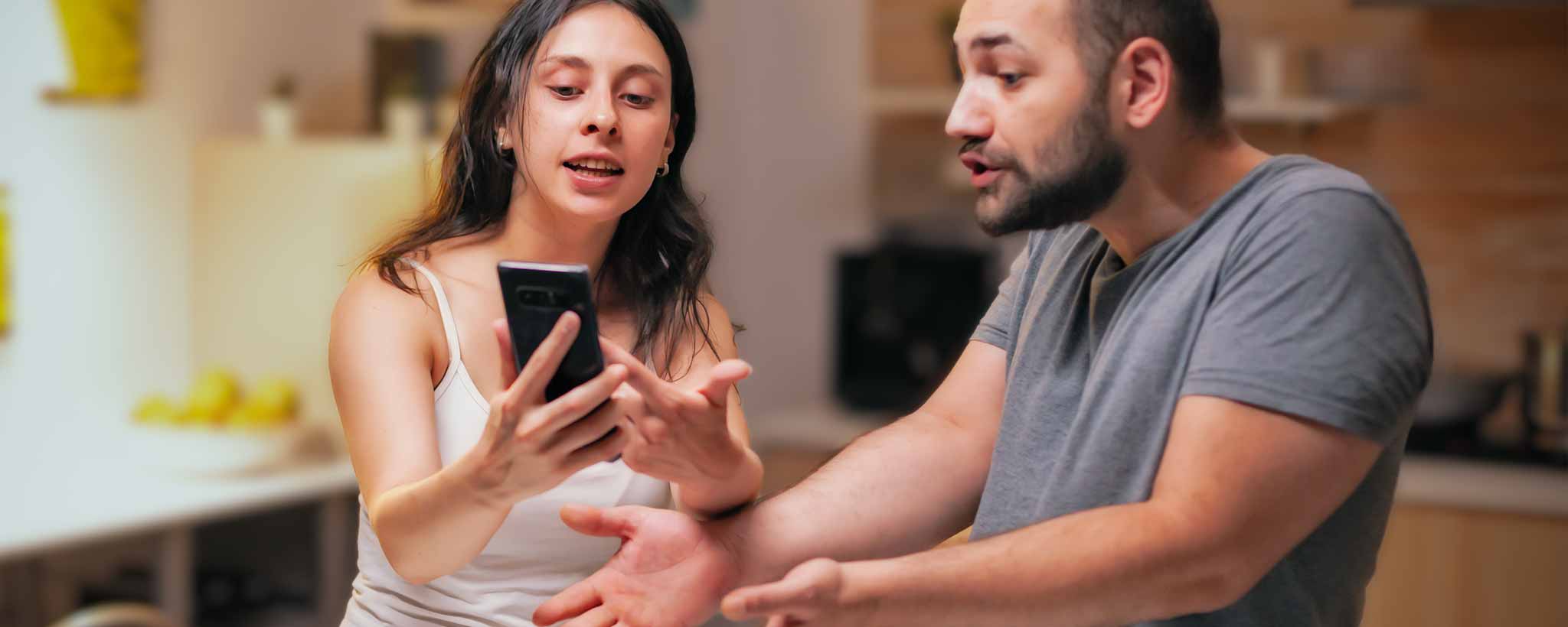 'Couple argue over phone history'