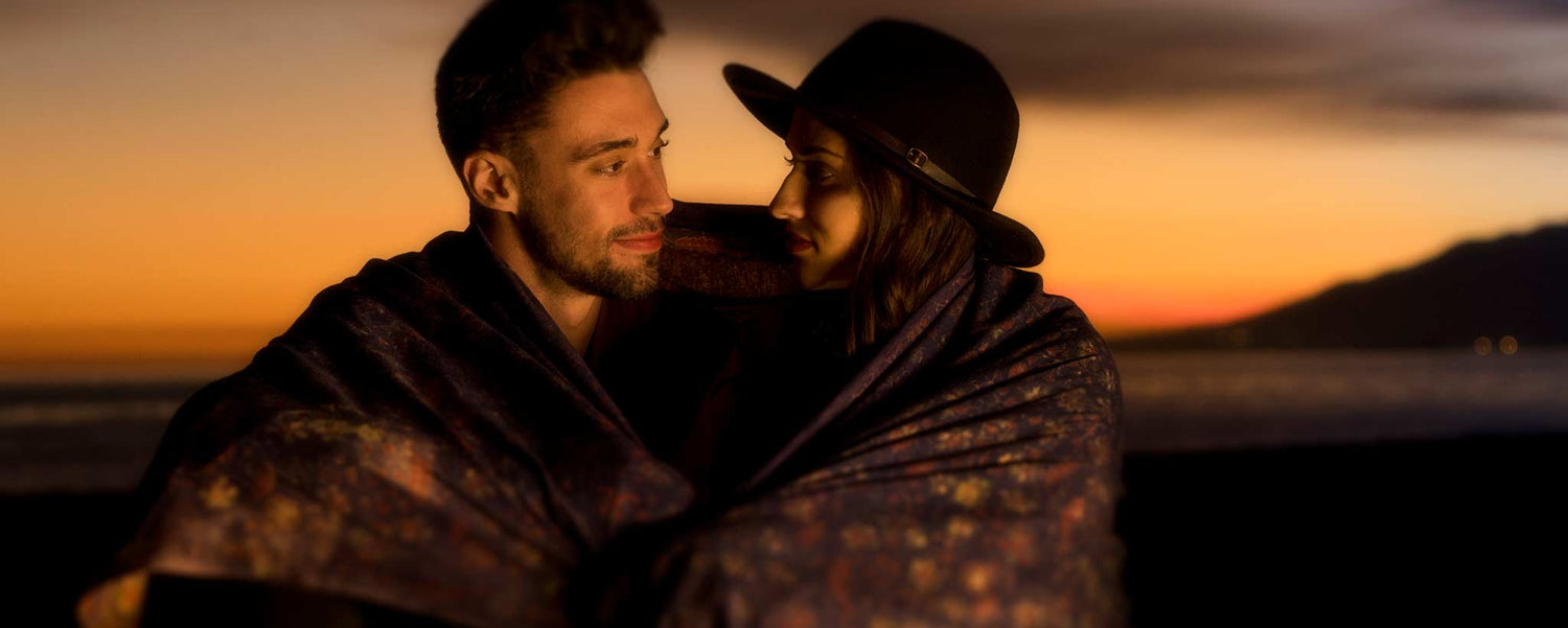 Beach couple silhouette