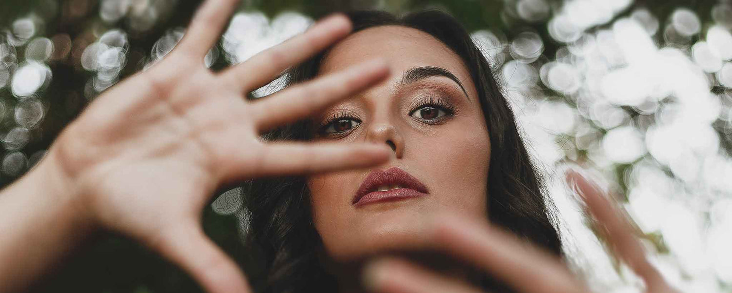Female hand avoidance