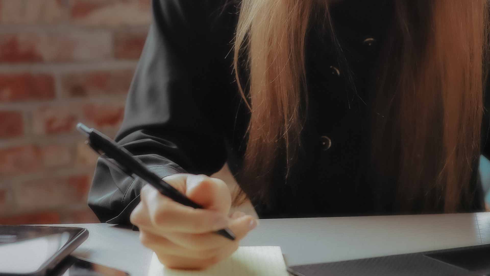 The hand of a female writer.